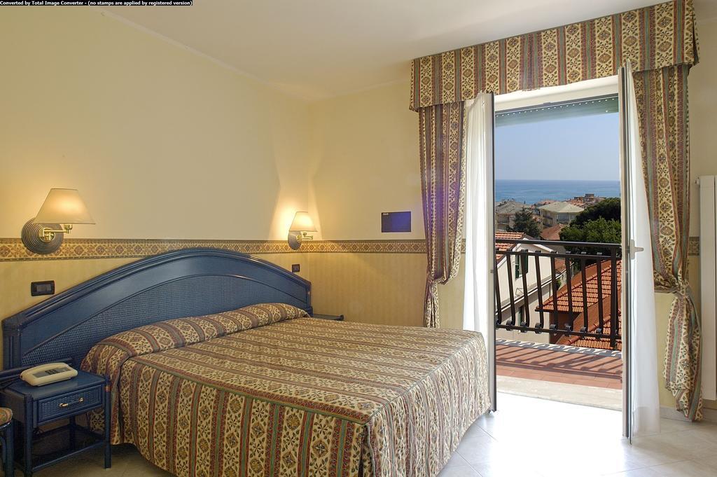 Hotel Casella Pietra Ligure Kamer foto