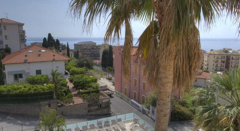 Hotel Casella Pietra Ligure Buitenkant foto